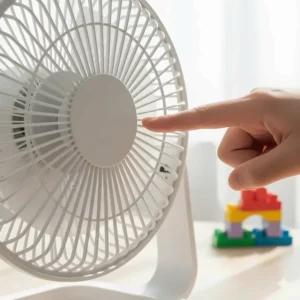 Detailed view of the child-safe mesh grille on a battery powered desk fan.